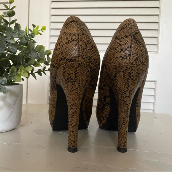 Mossimo SnakeSkin Round Toe Heels - Picture 3 of 7